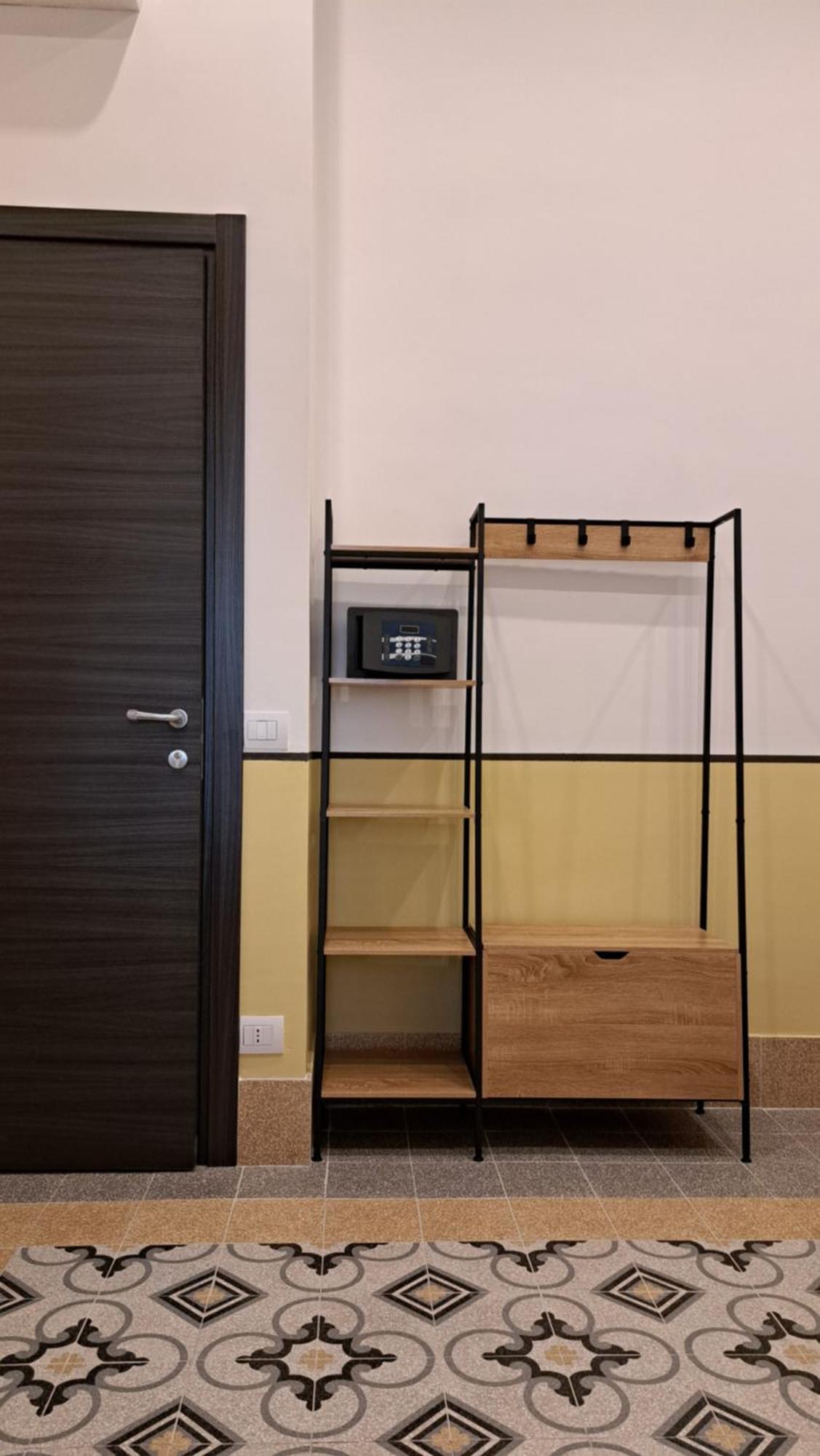 Hotel Meuble Santa Chiara Suite Nápoles Habitación foto