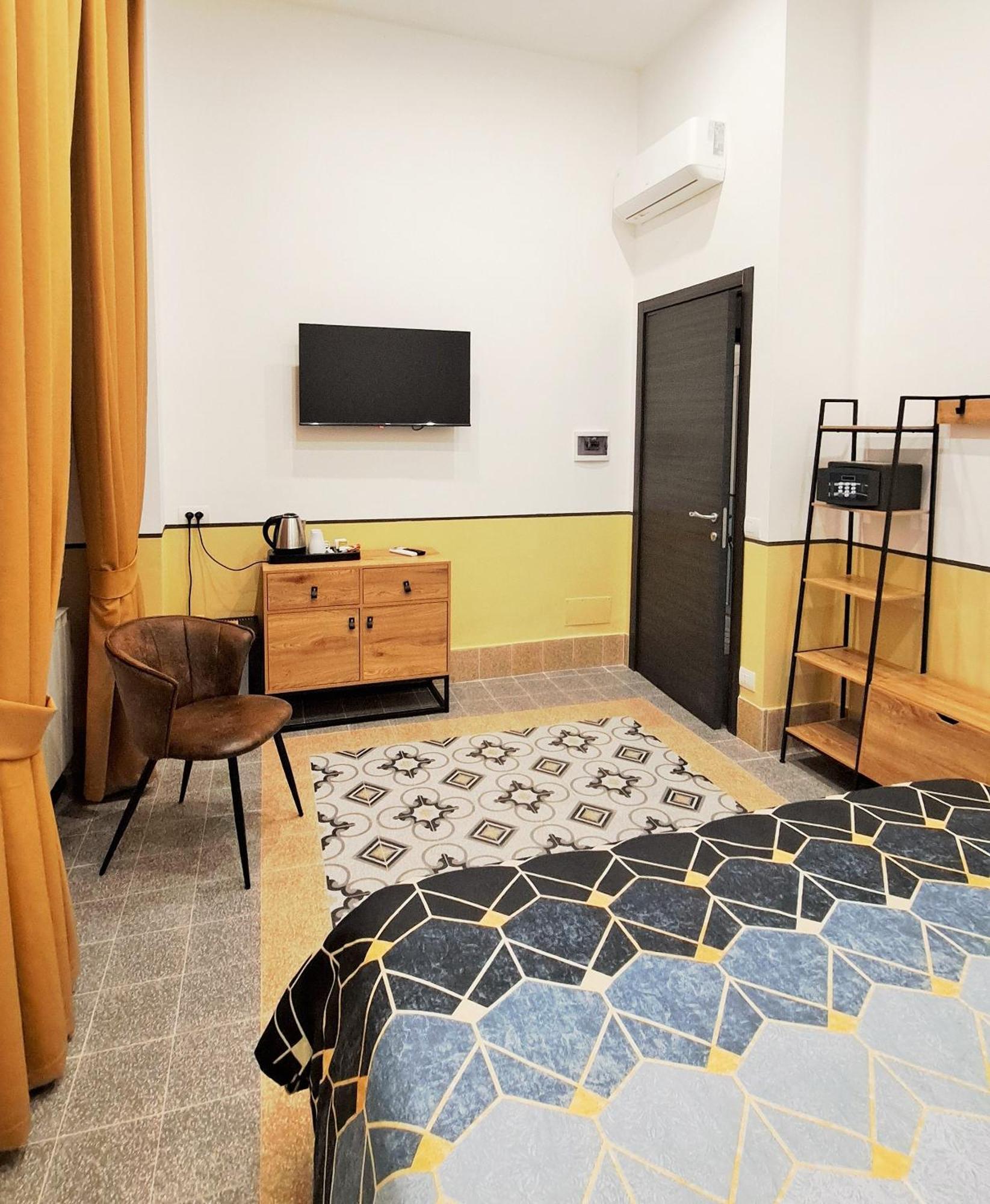 Hotel Meuble Santa Chiara Suite Nápoles Exterior foto