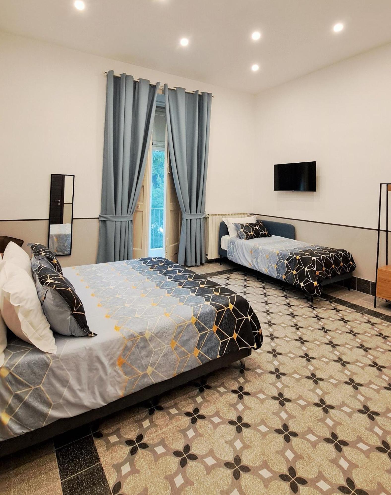 Hotel Meuble Santa Chiara Suite Nápoles Exterior foto