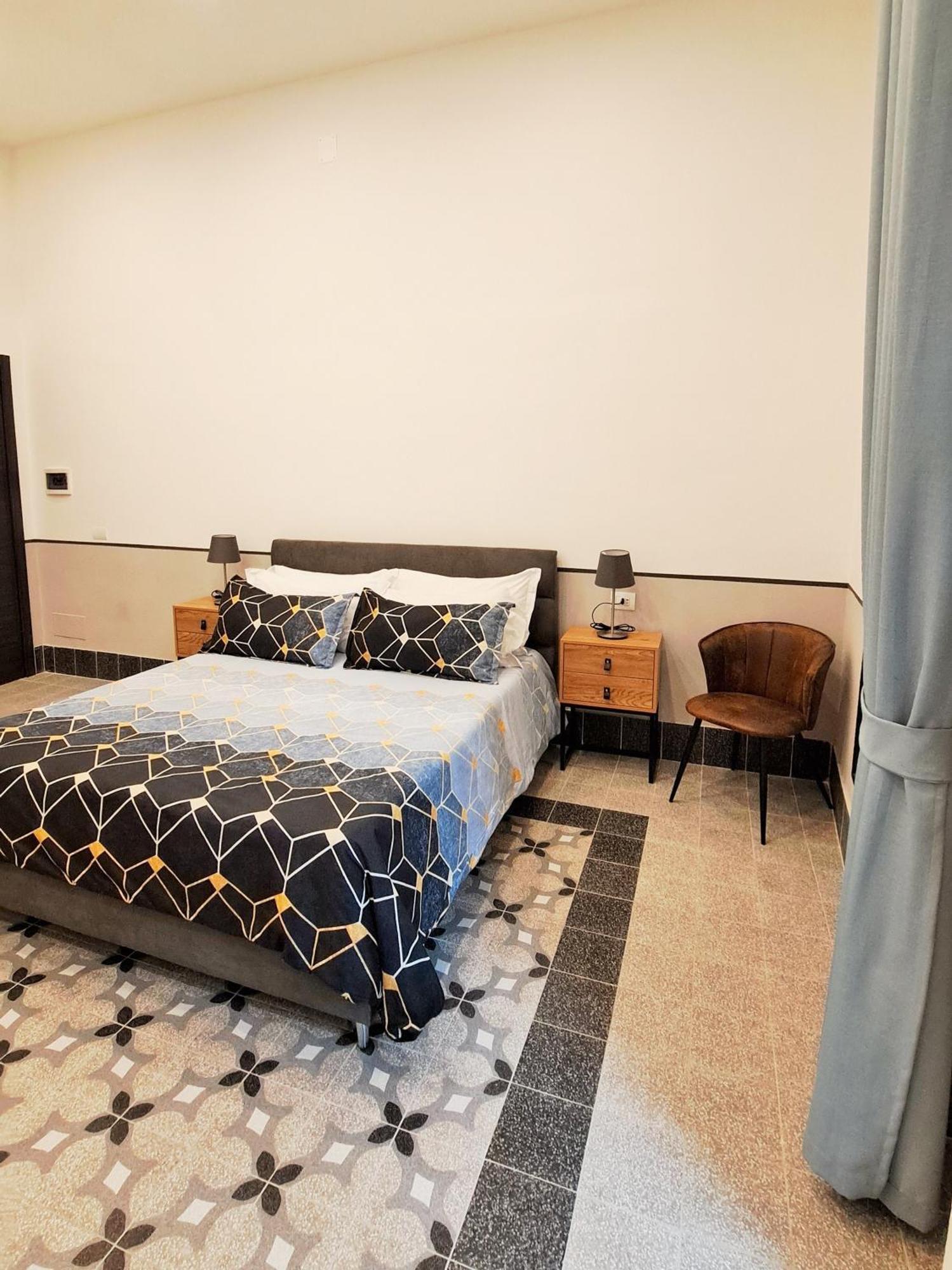 Hotel Meuble Santa Chiara Suite Nápoles Exterior foto